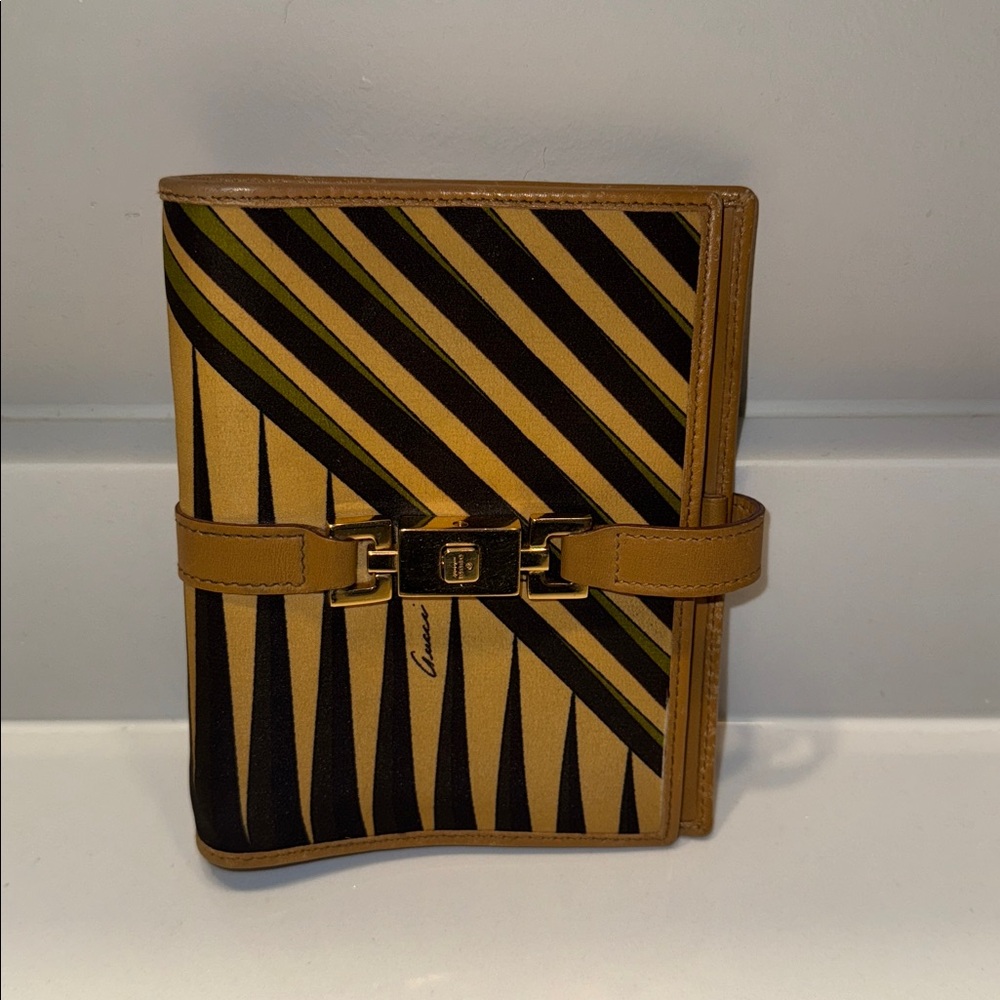 Authentic Vintage Gucci Jackie Wallet / Agenda